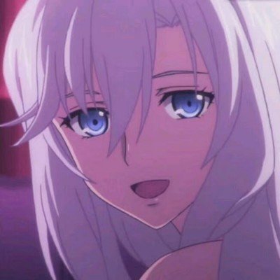 奶奶手拿桃枝接刚出生的宝宝回家